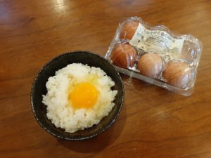 放牧育ちの平飼い卵の卵かけご飯